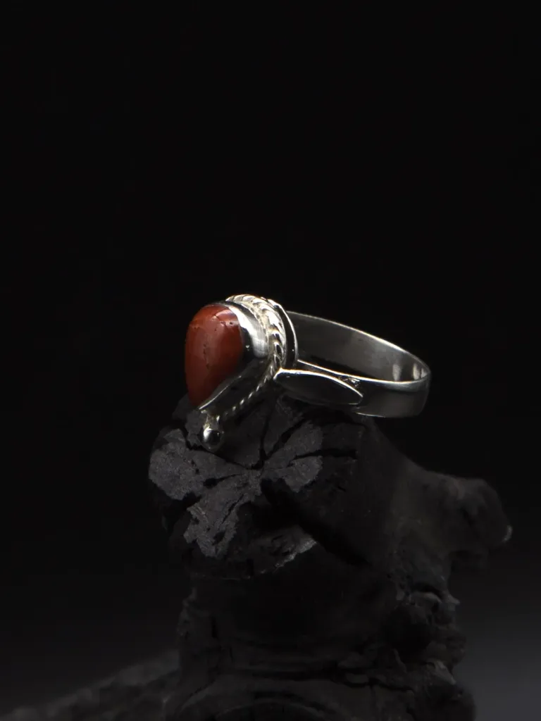 berber ring whit coral stone red